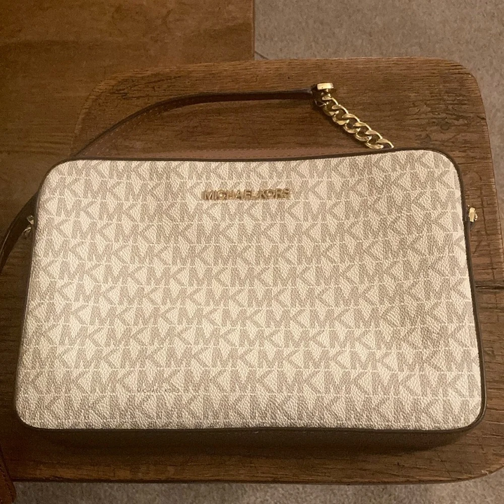 Michael Kors Jet Set Crossbody Bag Like New!